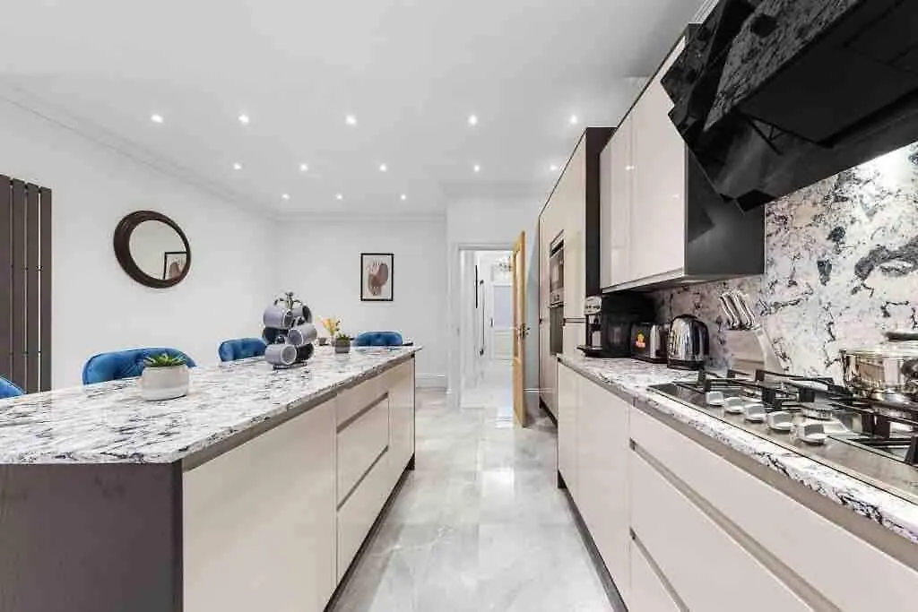 Sleeps 10, Cinema Tv , 2 Baths, 10 Mins To Stratford Villa Ilford