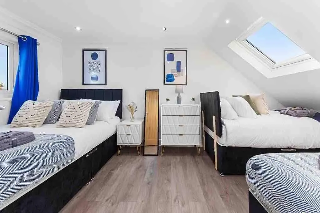 Holiday home Sleeps 10, Cinema Tv , 2 Baths, 10 Mins To Stratford Villa Ilford