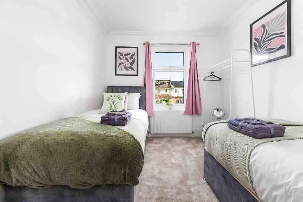 Sleeps 10, Cinema Tv , 2 Baths, 10 Mins To Stratford Villa Ilford
