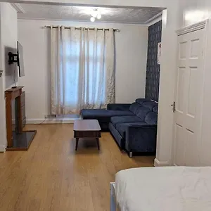  Holiday home In East London - Redbridge