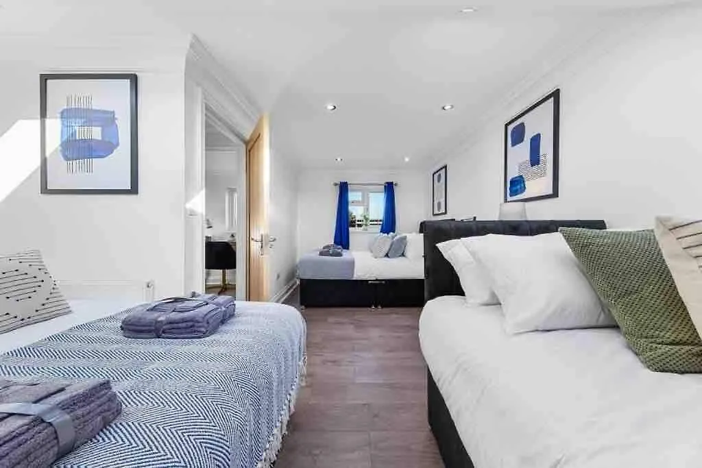 Casa vacanze Villa Sleeps 10, Cinema Tv , 2 Baths, 10 Mins To Stratford Ilford